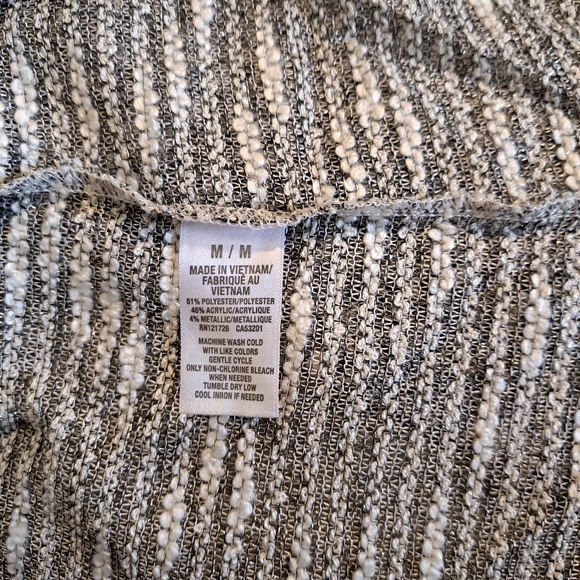 Aeropostale  Women's Style 3030 Long Sleeve Silver Striped Top, M - Picture 6 of 7